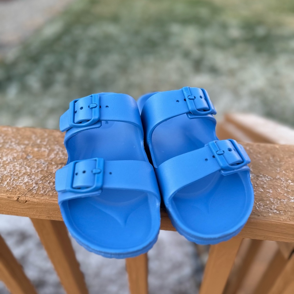 GOODFELLOW BRAND SIZE 7 WOMANS BLUE SANDAL 2 Straps Buckle
